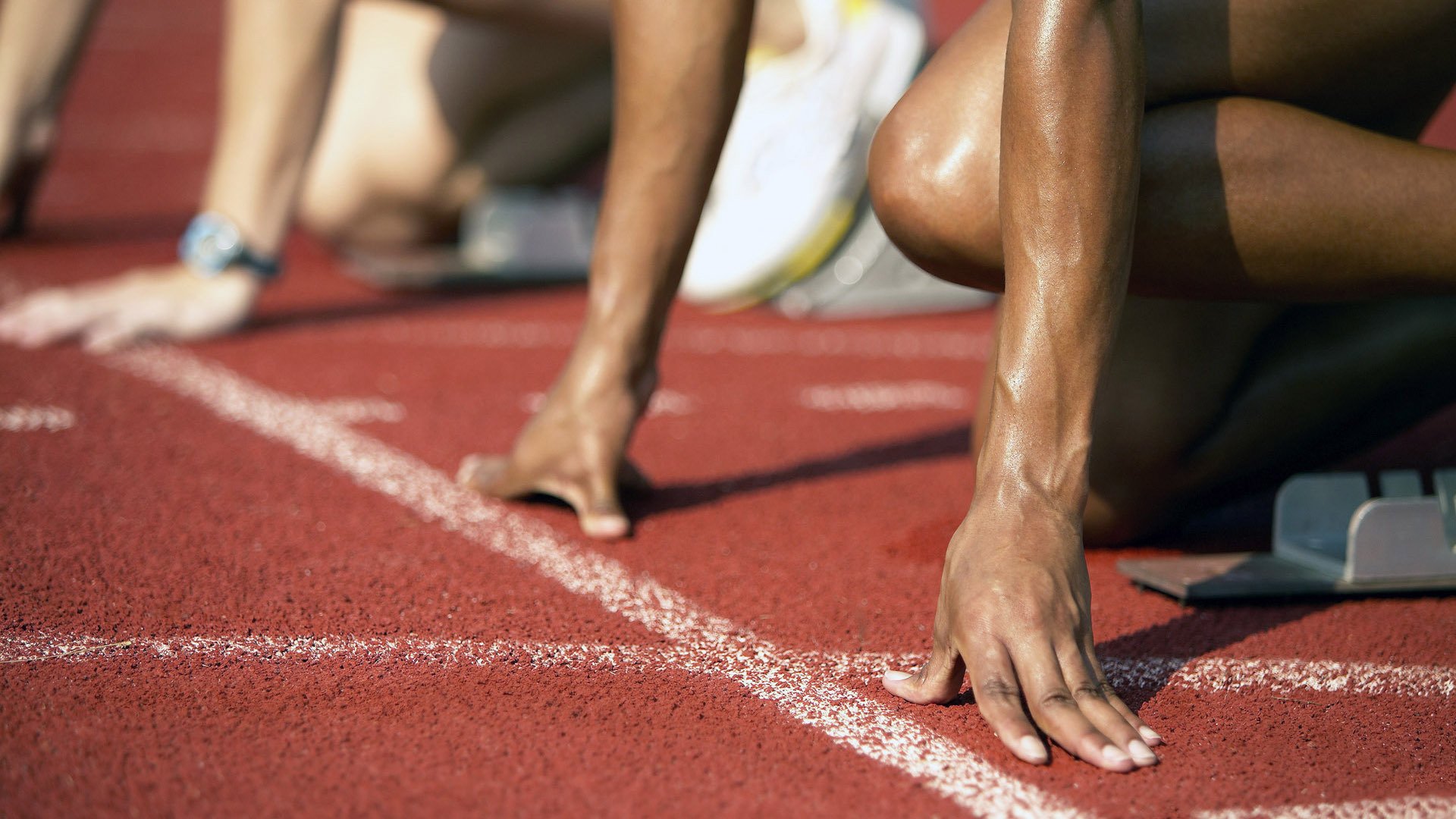 中国队四棒平均发挥 稳中带进,四强三个中国队