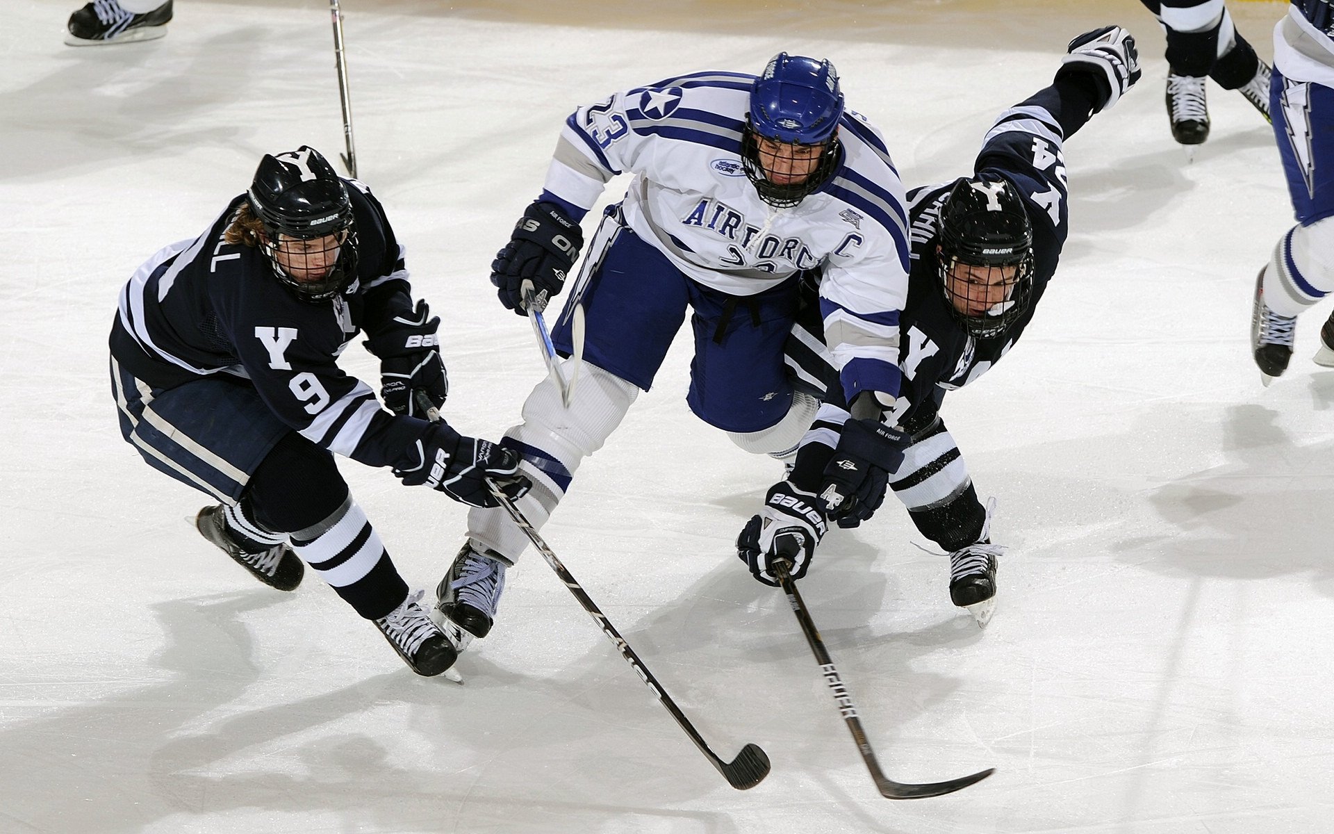 外教文化融入难影响团队凝聚力,外教团队对训练的要求很高